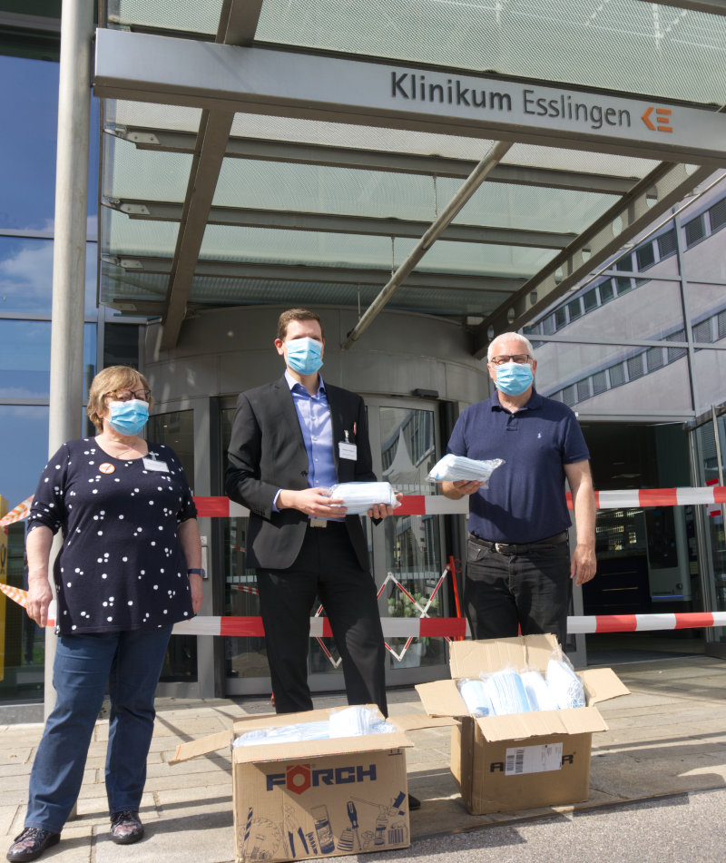 Przekazanie darowizny w postaci maseczek na twarz_Klinikum-Esslingen 